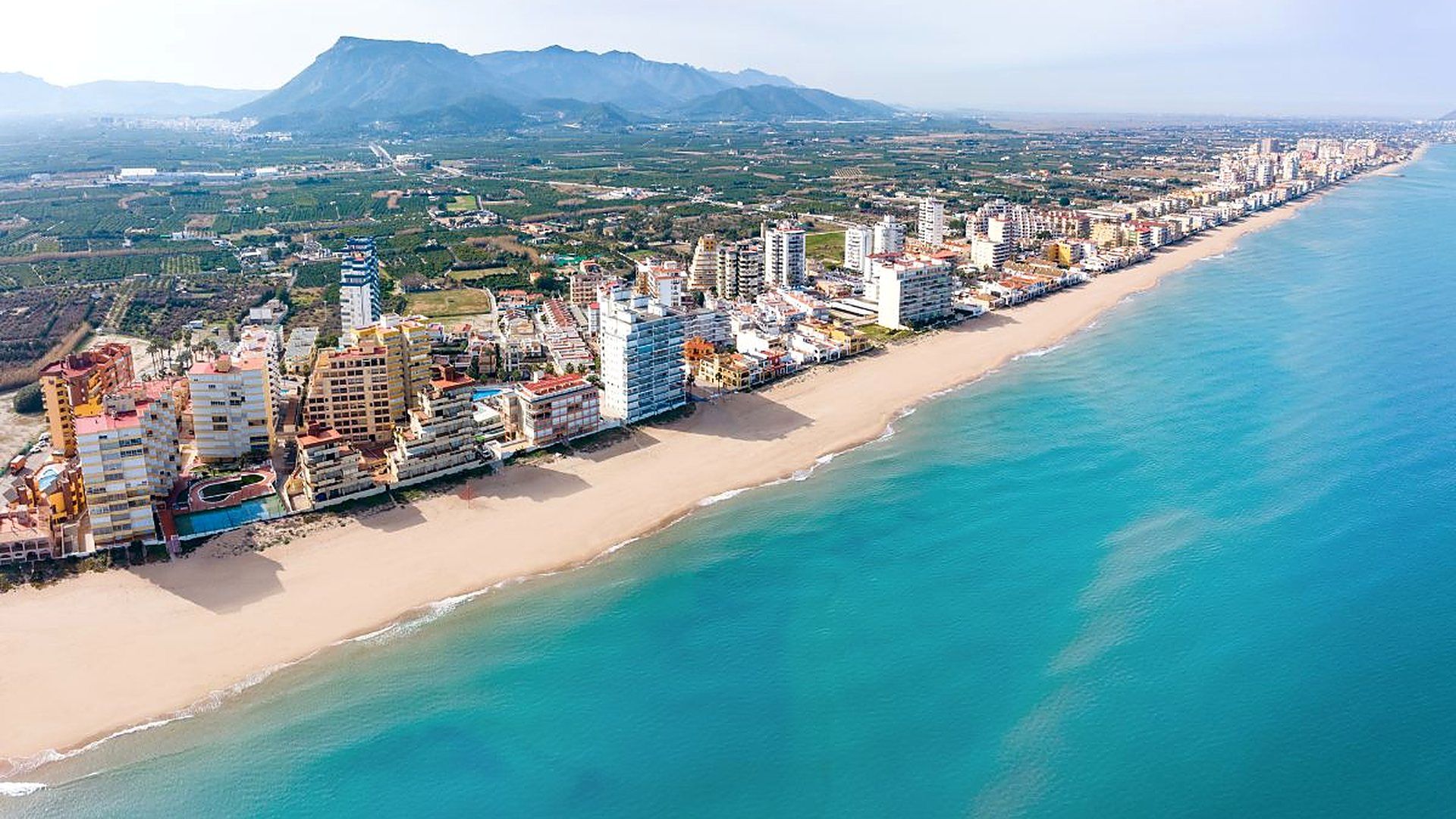 Reformas en Tavernes de la Valldigna: playa, naranjos y montañas de la Valldigna